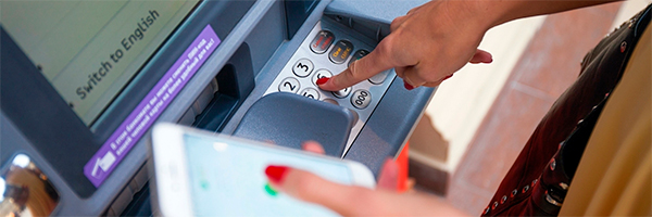 В России впервые за два года начало расти число банкоматов